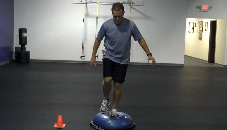 BOSU Lateral Reach Start (Dome Side Up)_0