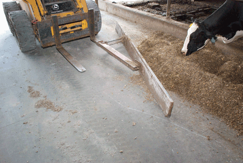 feed pusher attachment for forklift